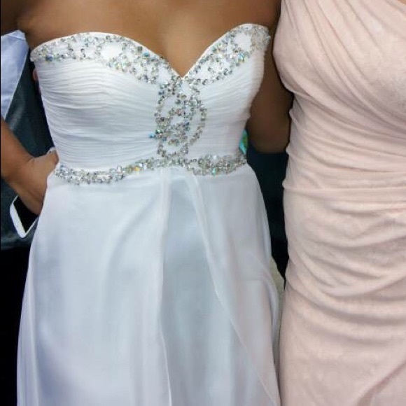 PROM DRESS✨💃🏼 - Picture 2 of 3